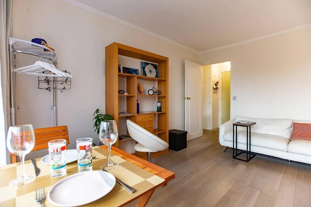 Studio With Balcony Parijs