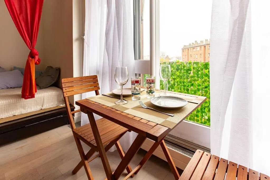 Studio With Balcony Parijs